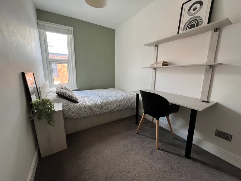 West End // Modern 4 Bed House // JUL 2026 - Image 13